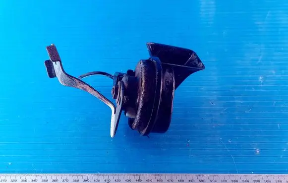 Volkswagen Golf VI Horn signal 001157 703881157
