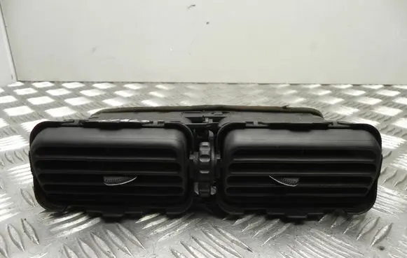 Lexus IS 200-300 Rear air vent grill 5506353011 T5960