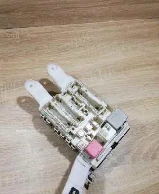 Toyota Auris 150 Fuse module 8273002150A 02117J17