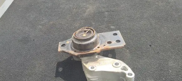 Nissan Qashqai Engine mount bracket 11220JD700