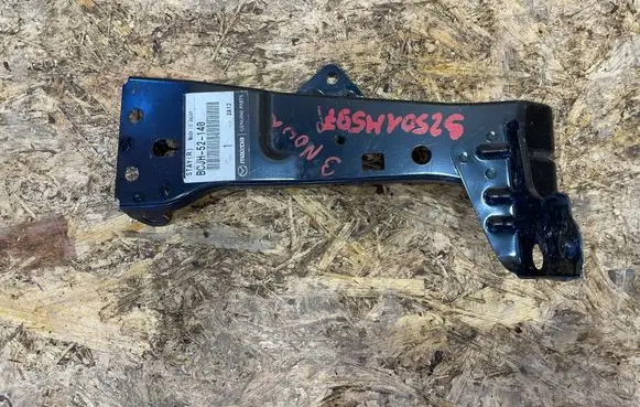 Mazda 3 Fender mounting bracket BCJH-52140 S2501M597