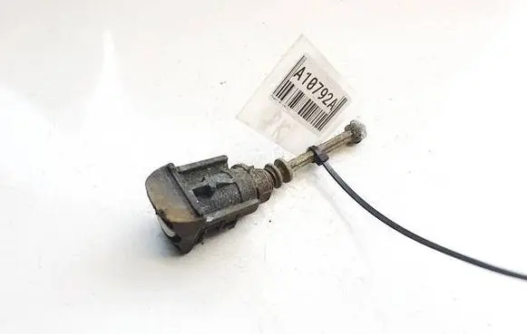 Peugeot 407 Front door lock (next to the handle) 