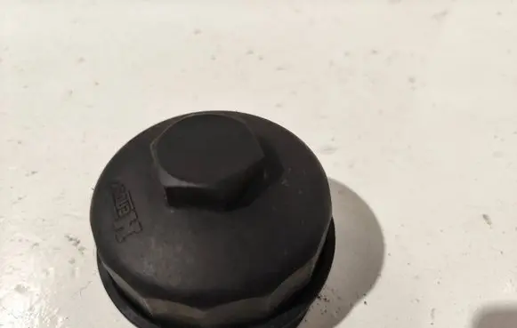 Audi A4 S4 B7 8E 8H Oil filter cover 353102008