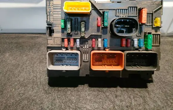 Peugeot 307 CC Fuse module 9659741880