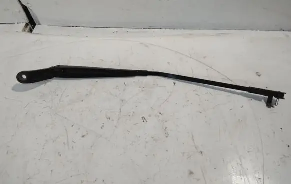 Peugeot 407 Front wiper blade arm