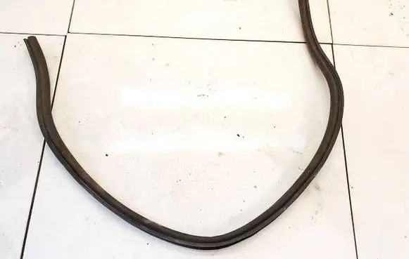 Skoda Octavia Mk2 (1Z) Engine compartment rubber