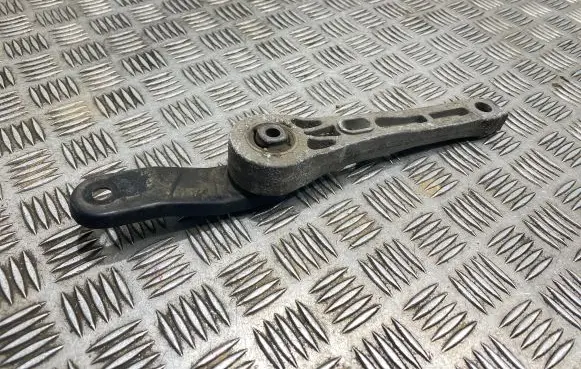 Volkswagen PASSAT B7 Engine mount bracket 3c0199855l