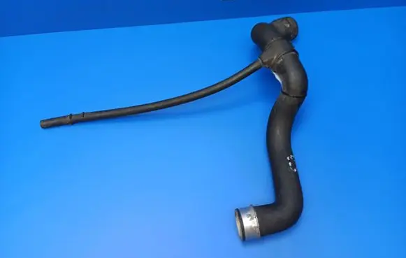 Mercedes-Benz C AMG W203 Engine coolant pipe/hose 2035011882