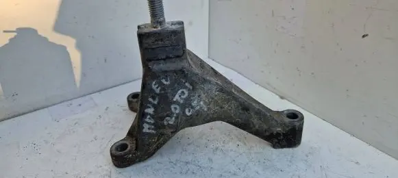 Ford Mondeo Mk III Engine mounting bracket 1s717m125ac