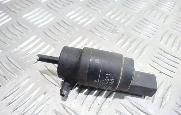 Skoda Octavia Mk1 (1U) Windscreen/windshield washer pump 1J5955651