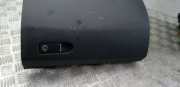 Glove box