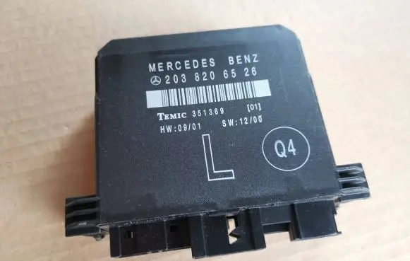 Mercedes-Benz C W203 Door control unit/module 2038206526 351369