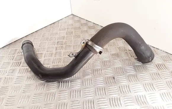 Nissan Qashqai Intercooler pipe mounting bracket 