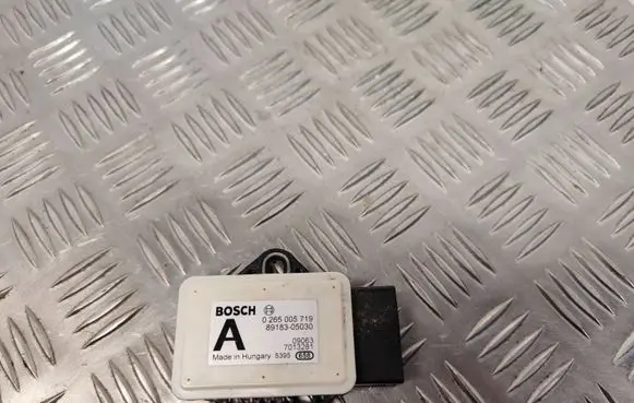 Toyota Avensis T270 ESP acceleration yaw rate sensor 8918305030