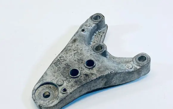 Volkswagen Polo IV 9N3 Engine mounting bracket 6Q0199185AB