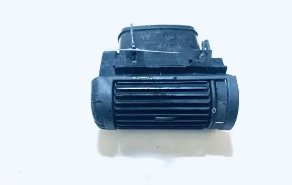 Opel Astra F Dash center air vent grill 90360117 1905871