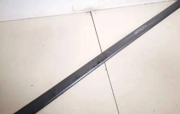 Toyota Avensis T250 Front door trim (molding) 7573205100 75732-05100