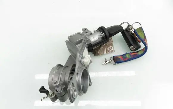Opel Zafira B Ignition lock N0501881 2421430 N0501882