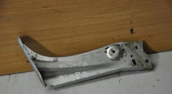 Skoda Octavia Mk3 (5E) Fender mounting bracket 5E0821142