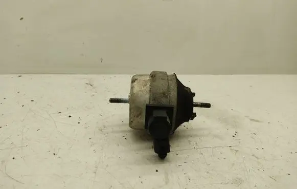 Audi A6 S6 C5 4B Engine mount bracket