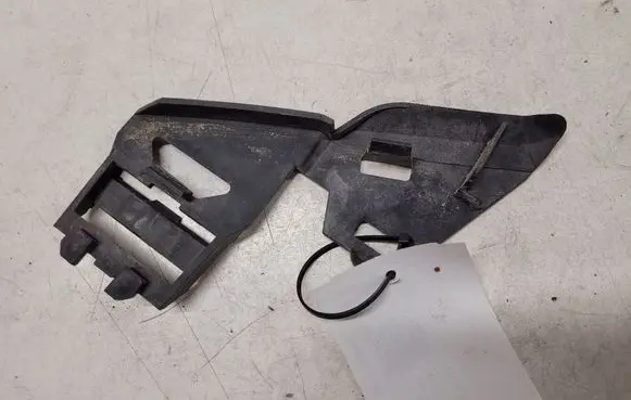 Volvo V50 Front bumper mounting bracket