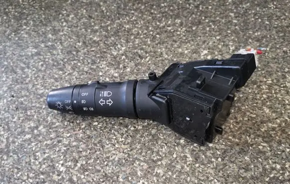 Nissan Primera Indicator stalk 25540AV600