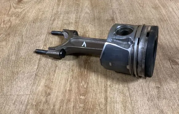 Ford Mondeo MK IV Piston with connecting rod 085190
