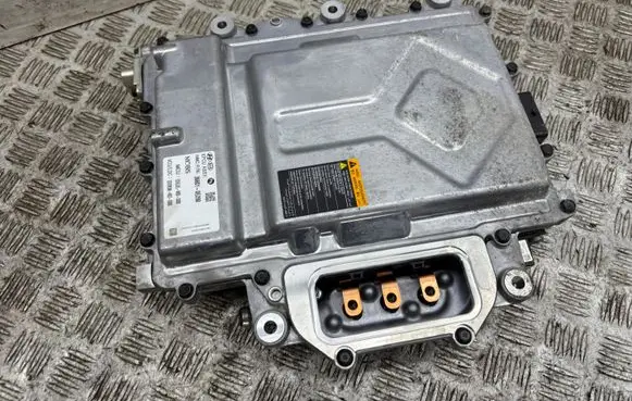 Voltage converter inverter