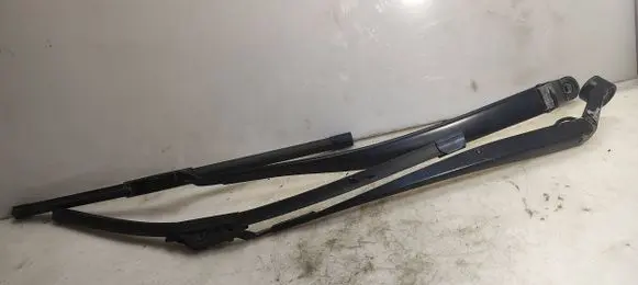 Front wiper blade arm