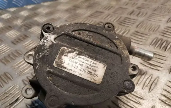 Mercedes-Benz Vito Viano W639 Vacuum pump 6422300065