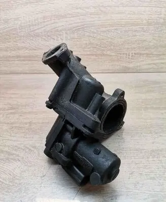 Volkswagen PASSAT B6 EGR valve 03G129637A