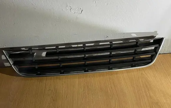 Volkswagen PASSAT B6 Front bumper lower grill 3C0853677