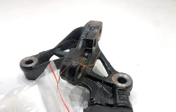 Lexus LBX Engine mounting bracket 
