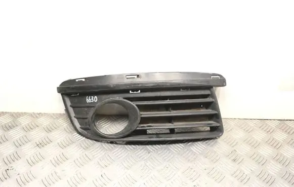 Volkswagen Jetta V Front bumper lower grill 1K0853666