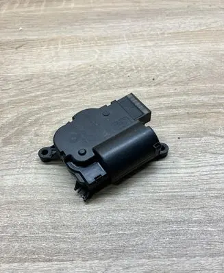 Volkswagen Golf VII Air flap motor/actuator 5Q0907511H T1032214S