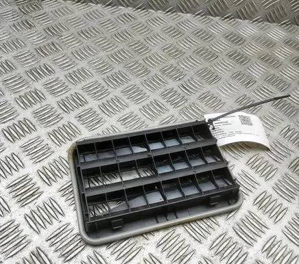 BMW X6 G06 Quarter panel pressure vent 9176945