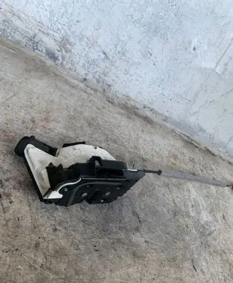 Seat Leon (5F) Rear door lock