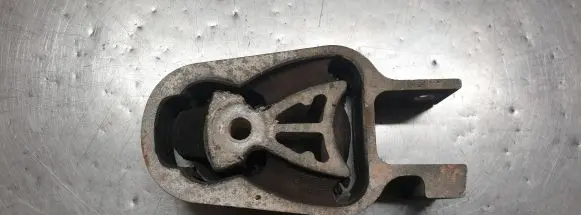 Ford Galaxy Engine mount bracket 8G916P082BA