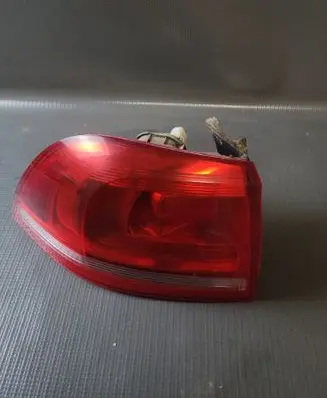Volkswagen Touareg II Rear/tail lights 7P6945095D