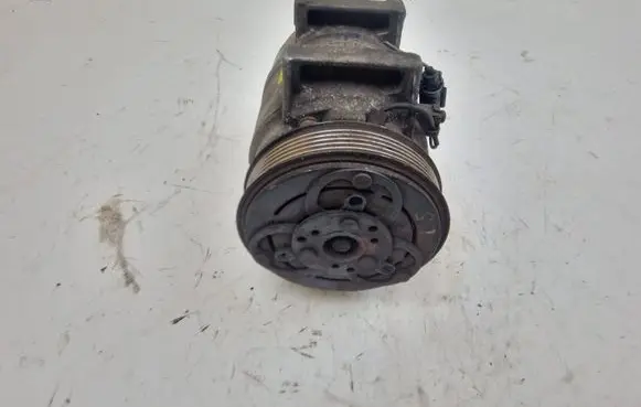 Volvo V70 Air conditioning (A/C) compressor (pump) 8708581