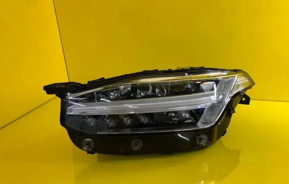 Volvo XC90 Headlight/headlamp 32342482