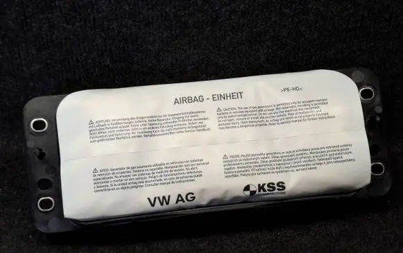 Volkswagen Golf VII Passenger airbag 8V0880204E