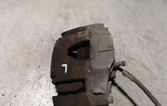 Volvo XC90 Front brake caliper 30657303