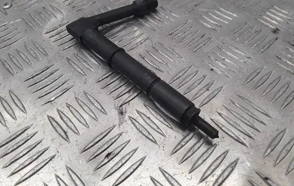Nissan Almera Tino Fuel injector
