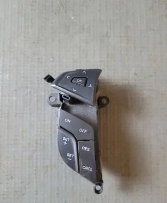 Ford Fusion II Steering wheel buttons/switches DG9T9E740ADW