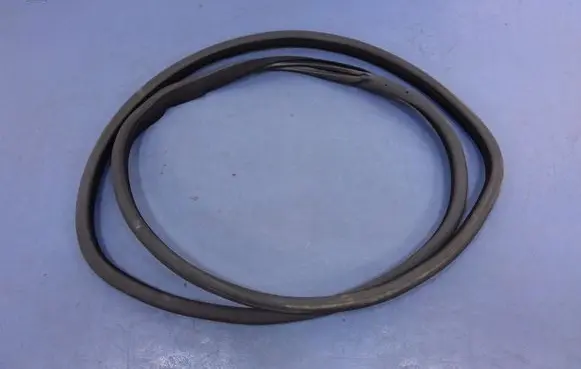 Mercedes-Benz S W222 Front door rubber seal A2226970351