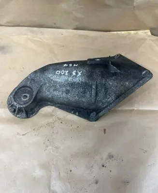 BMW X5 E53 Engine mounting bracket 6761565