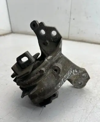 Citroen C5 Engine mount bracket