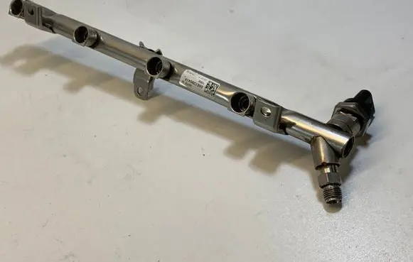 Volkswagen Golf VII Fuel main line pipe 04E133317E 04E129041F