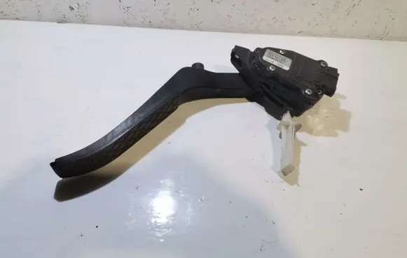 Volkswagen Touareg I Accelerator throttle pedal 7L6721507
